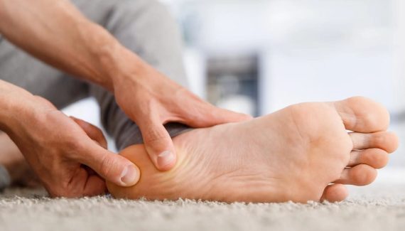 چرا استفاده از کفش و پاشنه‌پوش طبی برای جلوگیری از خار پاشنه ضروری است؟